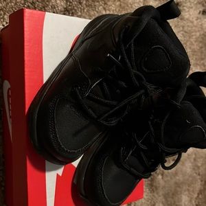 Size 8c nike boots barely worn no scrapes or tears